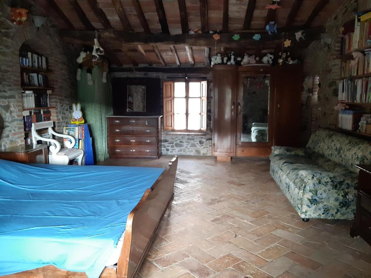 Attic With Balcony At Locanda Del Capo Capannori Exterior photo